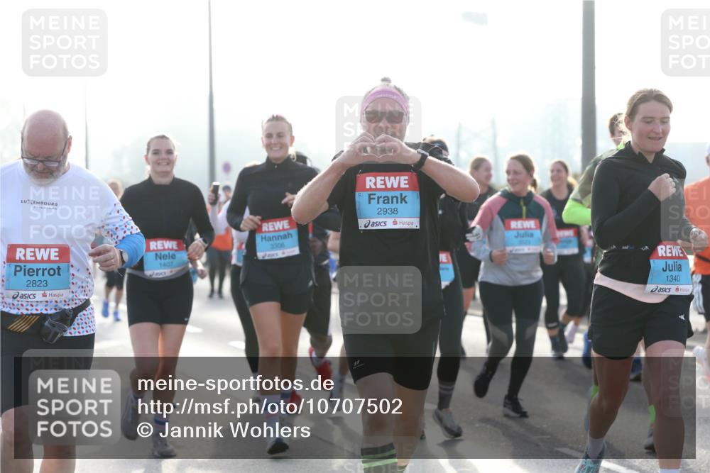 03.10.2026 - Köhlbrandbrückenlauf Jannik Wohlers http://msf.ph/oto/10707502 03.10.2026 09:25:32 Position 3 2938, 1407, 3306, 2823, 1340 meine-sportfotos.de