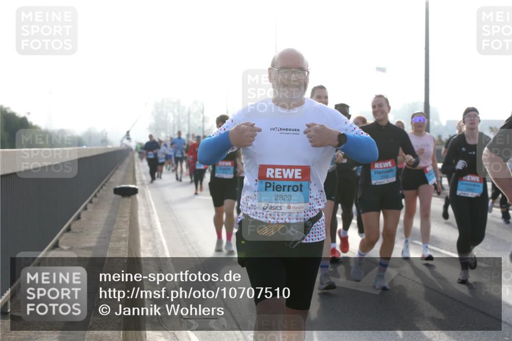 03.10.2026 - Köhlbrandbrückenlauf Jannik Wohlers http://msf.ph/oto/10707510 03.10.2026 09:25:34 Position 3 2823, 3306 meine-sportfotos.de