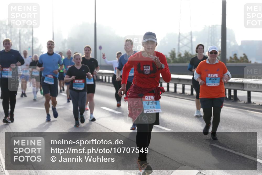03.10.2026 - Köhlbrandbrückenlauf Jannik Wohlers http://msf.ph/oto/10707549 03.10.2026 09:25:42 Position 3 1742, 1970 meine-sportfotos.de