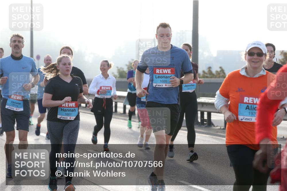 03.10.2026 - Köhlbrandbrückenlauf Jannik Wohlers http://msf.ph/oto/10707566 03.10.2026 09:25:45 Position 3 3774, 1021, 1020, 3417, 1970 meine-sportfotos.de
