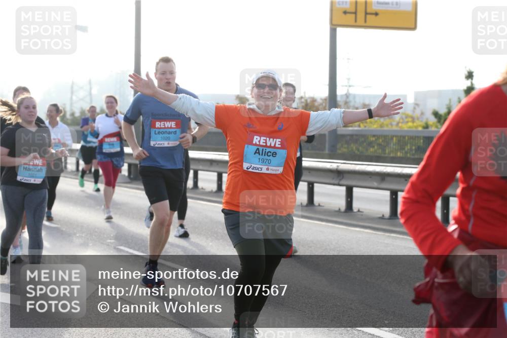 03.10.2026 - Köhlbrandbrückenlauf Jannik Wohlers http://msf.ph/oto/10707567 03.10.2026 09:25:45 Position 3 1021, 1020, 1970 meine-sportfotos.de