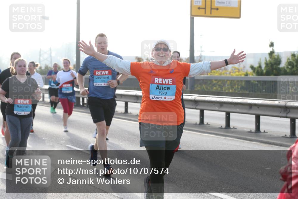 03.10.2026 - Köhlbrandbrückenlauf Jannik Wohlers http://msf.ph/oto/10707574 03.10.2026 09:25:46 Position 3 1021, 1020, 1970 meine-sportfotos.de