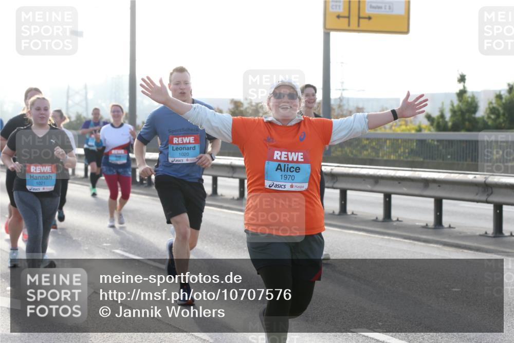 03.10.2026 - Köhlbrandbrückenlauf Jannik Wohlers http://msf.ph/oto/10707576 03.10.2026 09:25:46 Position 3 1021, 1020, 1970 meine-sportfotos.de