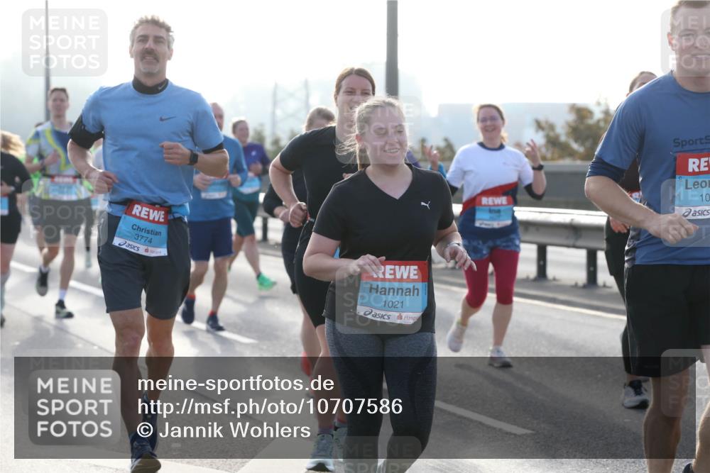 03.10.2026 - Köhlbrandbrückenlauf Jannik Wohlers http://msf.ph/oto/10707586 03.10.2026 09:25:47 Position 3 3774, 1021, 10 meine-sportfotos.de
