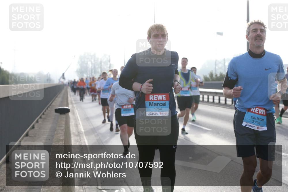 03.10.2026 - Köhlbrandbrückenlauf Jannik Wohlers http://msf.ph/oto/10707592 03.10.2026 09:25:48 Position 3 1754, 3774 meine-sportfotos.de
