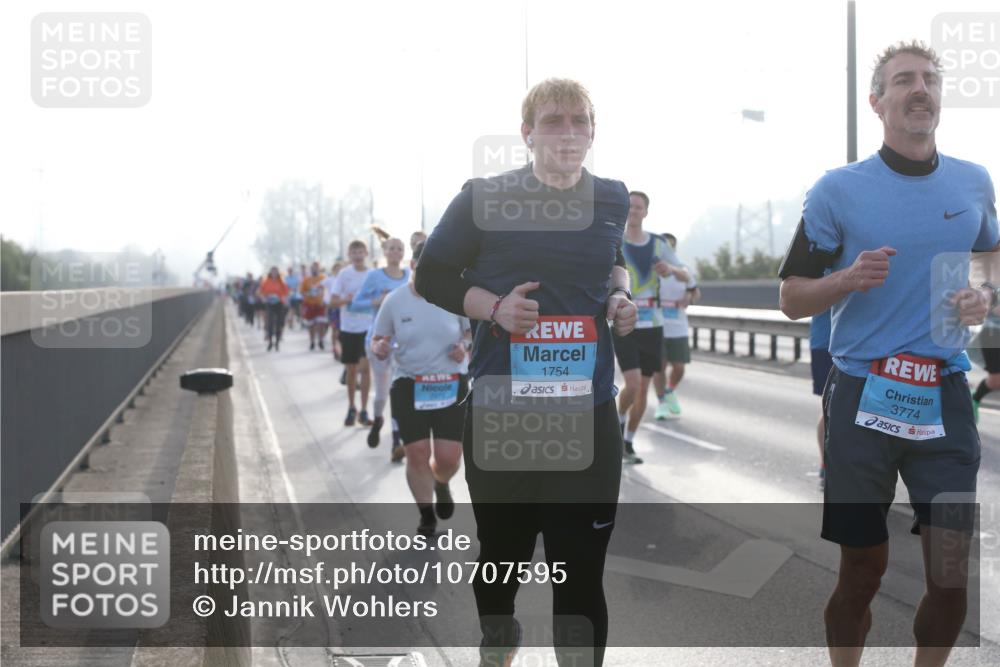 03.10.2026 - Köhlbrandbrückenlauf Jannik Wohlers http://msf.ph/oto/10707595 03.10.2026 09:25:49 Position 3 1754, 3774 meine-sportfotos.de