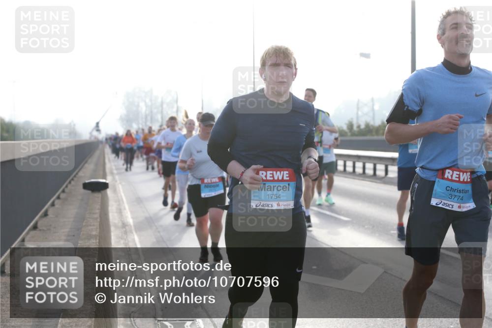 03.10.2026 - Köhlbrandbrückenlauf Jannik Wohlers http://msf.ph/oto/10707596 03.10.2026 09:25:49 Position 3 1754, 3774 meine-sportfotos.de