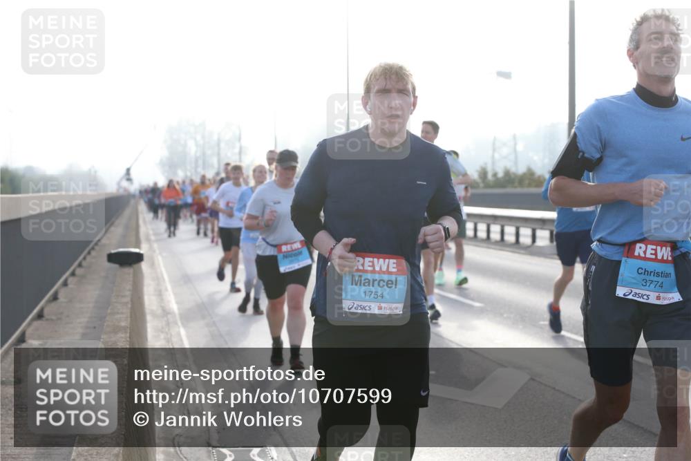 03.10.2026 - Köhlbrandbrückenlauf Jannik Wohlers http://msf.ph/oto/10707599 03.10.2026 09:25:49 Position 3 1754, 3774 meine-sportfotos.de