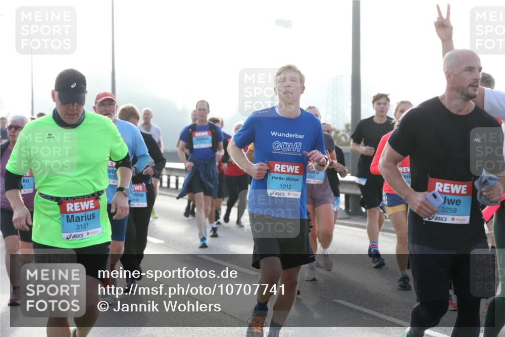 03.10.2026 - Köhlbrandbrückenlauf Jannik Wohlers http://msf.ph/oto/10707741 03.10.2026 09:26:12 Position 3 3181, 802, 1012, 3347, 546, 3259 meine-sportfotos.de