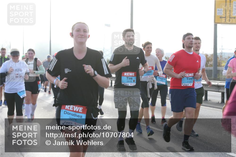 03.10.2026 - Köhlbrandbrückenlauf Jannik Wohlers http://msf.ph/oto/10707804 03.10.2026 09:26:26 Position 3 28, 3274, 2976, 1561, 3424, 1123, 1 meine-sportfotos.de