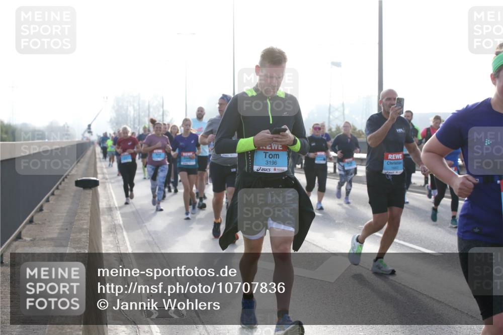 03.10.2026 - Köhlbrandbrückenlauf Jannik Wohlers http://msf.ph/oto/10707836 03.10.2026 09:26:32 Position 3 3196, 1662 meine-sportfotos.de