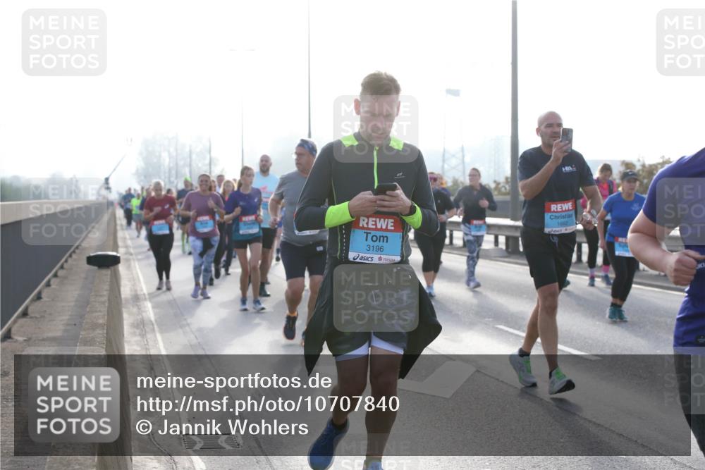 03.10.2026 - Köhlbrandbrückenlauf Jannik Wohlers http://msf.ph/oto/10707840 03.10.2026 09:26:32 Position 3 3196, 1662 meine-sportfotos.de