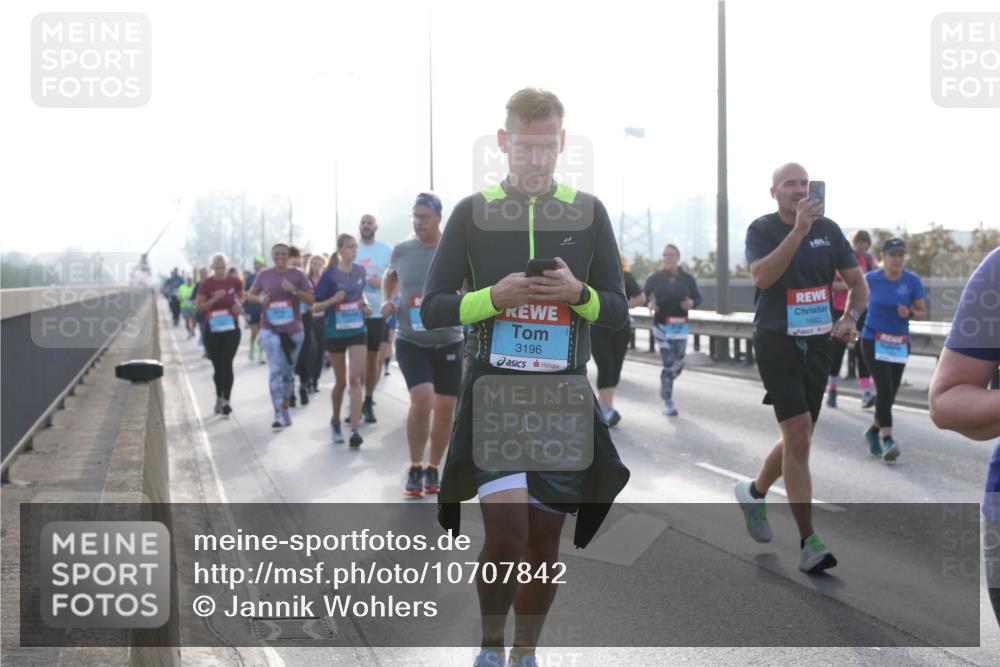 03.10.2026 - Köhlbrandbrückenlauf Jannik Wohlers http://msf.ph/oto/10707842 03.10.2026 09:26:32 Position 3 3196, 1662 meine-sportfotos.de
