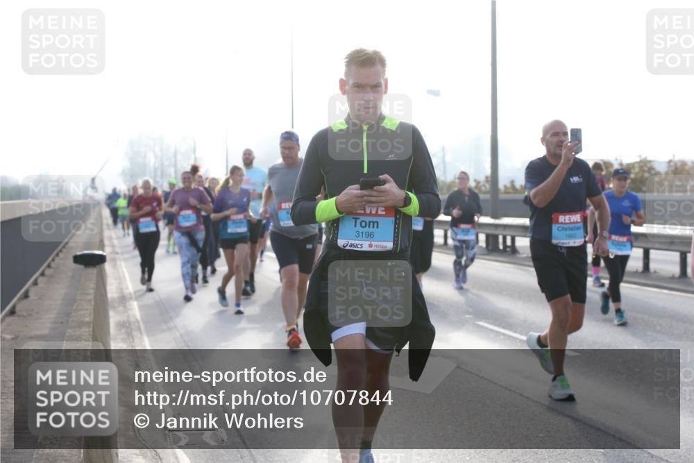 03.10.2026 - Köhlbrandbrückenlauf Jannik Wohlers http://msf.ph/oto/10707844 03.10.2026 09:26:32 Position 3 3196, 1662 meine-sportfotos.de