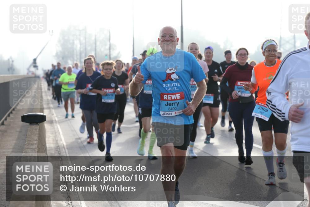 03.10.2026 - Köhlbrandbrückenlauf Jannik Wohlers http://msf.ph/oto/10707880 03.10.2026 09:26:40 Position 3 2467, 3400 meine-sportfotos.de