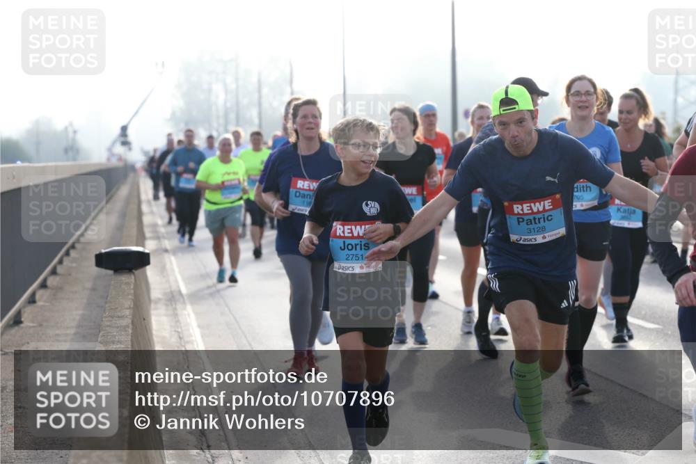 03.10.2026 - Köhlbrandbrückenlauf Jannik Wohlers http://msf.ph/oto/10707896 03.10.2026 09:26:43 Position 3 116, 2751, 3128, 705 meine-sportfotos.de