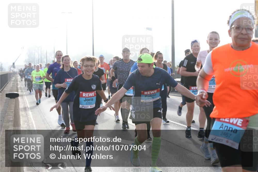 03.10.2026 - Köhlbrandbrückenlauf Jannik Wohlers http://msf.ph/oto/10707904 03.10.2026 09:26:44 Position 3 2751, 3129, 3193, 3128, 282, 2467 meine-sportfotos.de