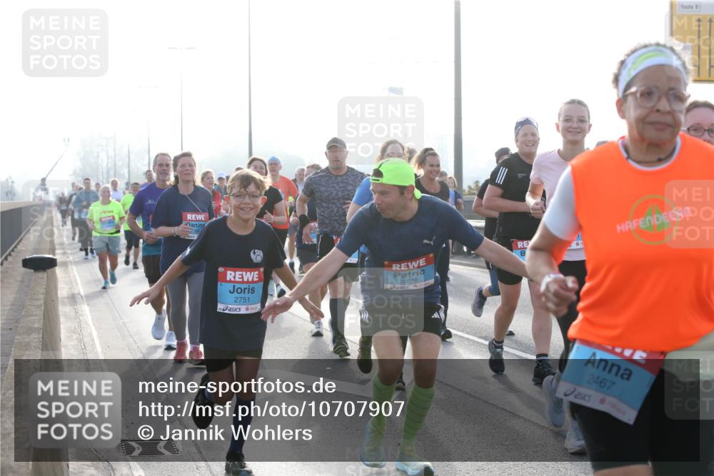 03.10.2026 - Köhlbrandbrückenlauf Jannik Wohlers http://msf.ph/oto/10707907 03.10.2026 09:26:44 Position 3 2751, 3128, 2467 meine-sportfotos.de