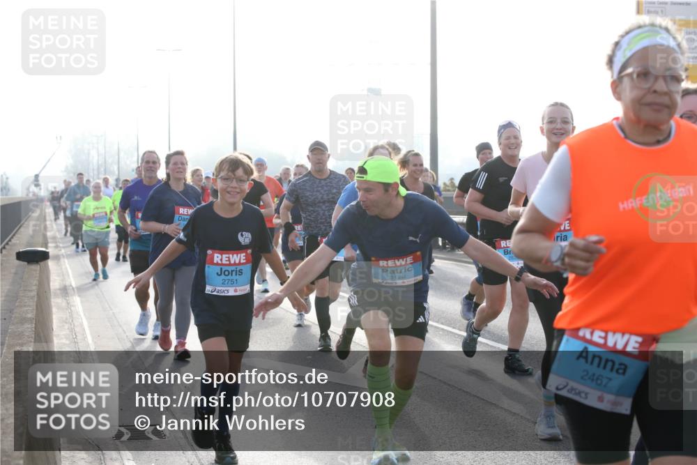 03.10.2026 - Köhlbrandbrückenlauf Jannik Wohlers http://msf.ph/oto/10707908 03.10.2026 09:26:44 Position 3 2751, 3128, 8, 2467 meine-sportfotos.de