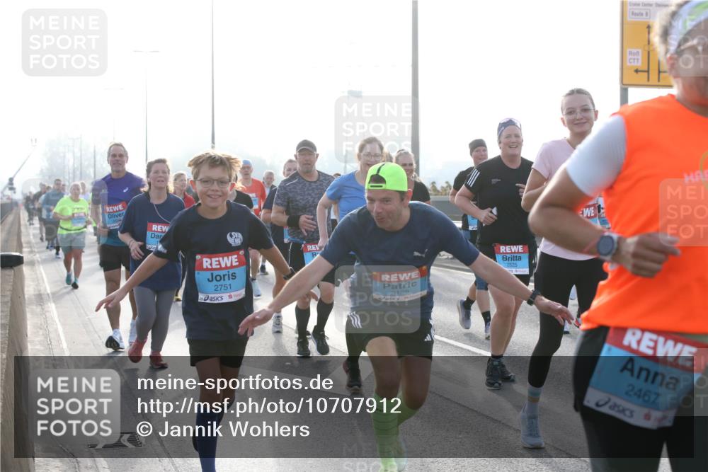 03.10.2026 - Köhlbrandbrückenlauf Jannik Wohlers http://msf.ph/oto/10707912 03.10.2026 09:26:44 Position 3 2751, 3128, 2825, 2467 meine-sportfotos.de