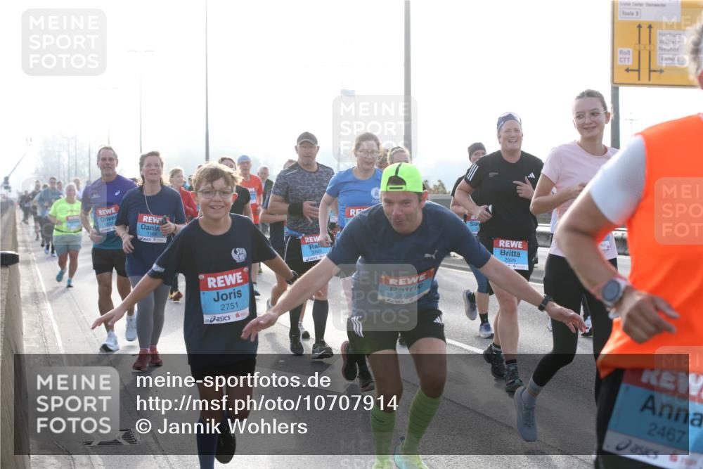 03.10.2026 - Köhlbrandbrückenlauf Jannik Wohlers http://msf.ph/oto/10707914 03.10.2026 09:26:45 Position 3 2751, 3193, 3128, 2825, 2467 meine-sportfotos.de
