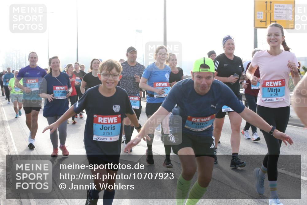 03.10.2026 - Köhlbrandbrückenlauf Jannik Wohlers http://msf.ph/oto/10707923 03.10.2026 09:26:45 Position 3 2625, 1166, 2751, 3193, 3128, 3129 meine-sportfotos.de