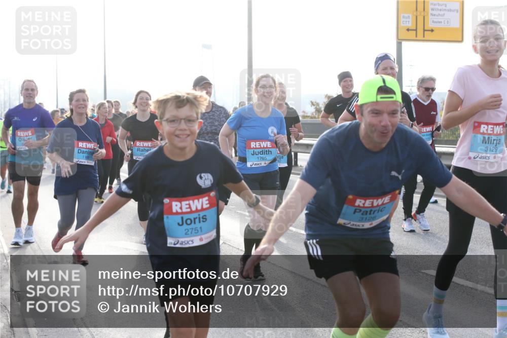 03.10.2026 - Köhlbrandbrückenlauf Jannik Wohlers http://msf.ph/oto/10707929 03.10.2026 09:26:45 Position 3 2751, 1705, 3128, 3129 meine-sportfotos.de