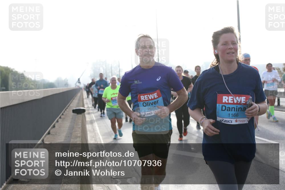 03.10.2026 - Köhlbrandbrückenlauf Jannik Wohlers http://msf.ph/oto/10707936 03.10.2026 09:26:48 Position 3 2625, 1166 meine-sportfotos.de