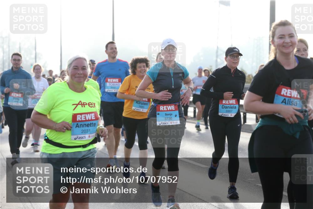 03.10.2026 - Köhlbrandbrückenlauf Jannik Wohlers http://msf.ph/oto/10707952 03.10.2026 09:26:50 Position 3 3219, 2031, 1685, 3736, 3307 meine-sportfotos.de
