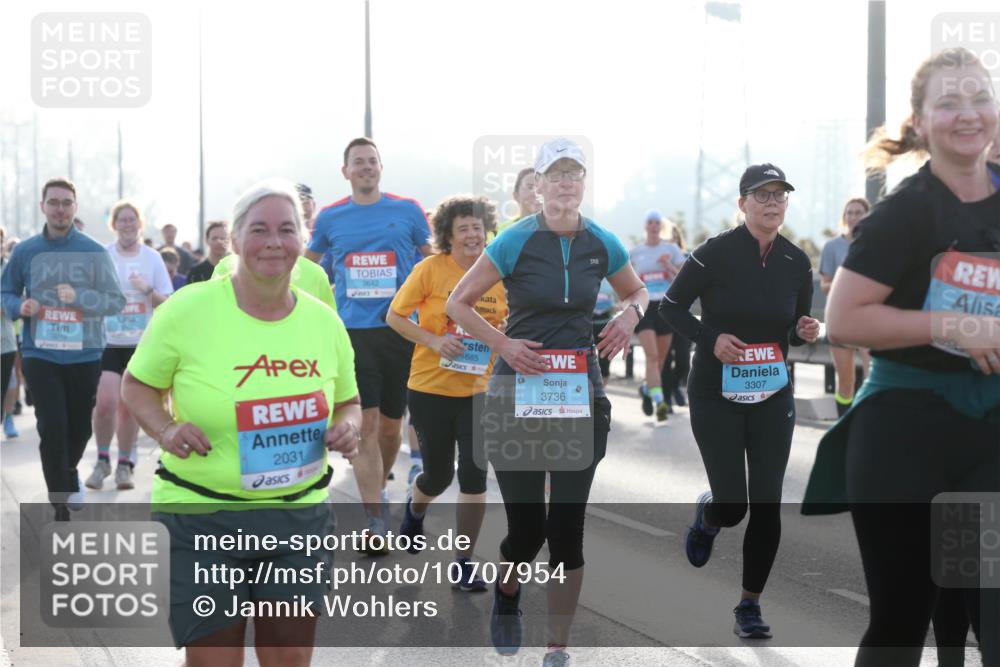03.10.2026 - Köhlbrandbrückenlauf Jannik Wohlers http://msf.ph/oto/10707954 03.10.2026 09:26:50 Position 3 3219, 2031, 3642, 685, 3736, 3307 meine-sportfotos.de