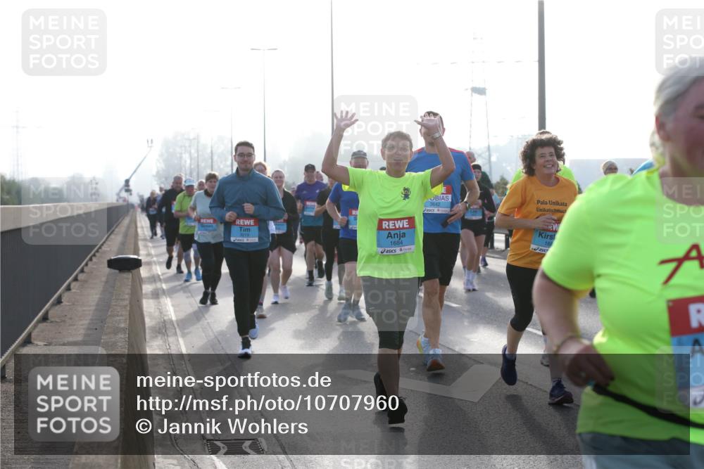 03.10.2026 - Köhlbrandbrückenlauf Jannik Wohlers http://msf.ph/oto/10707960 03.10.2026 09:26:52 Position 3 3219, 1684, 3642, 16 meine-sportfotos.de