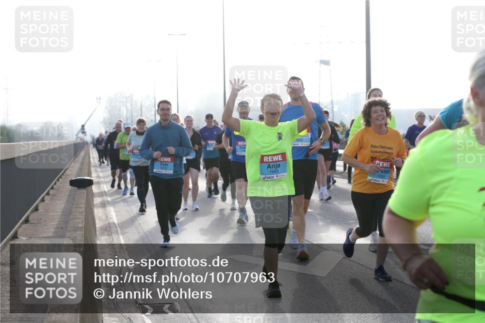 03.10.2026 - Köhlbrandbrückenlauf Jannik Wohlers http://msf.ph/oto/10707963 03.10.2026 09:26:52 Position 3 3219, 1684, 3642, 1685 meine-sportfotos.de