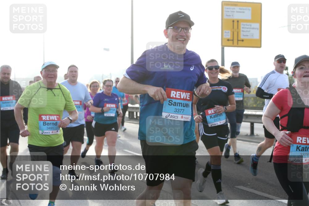 03.10.2026 - Köhlbrandbrückenlauf Jannik Wohlers http://msf.ph/oto/10707984 03.10.2026 09:26:59 Position 3 3218, 3491, 14800, 3377, 2174, 3378 meine-sportfotos.de