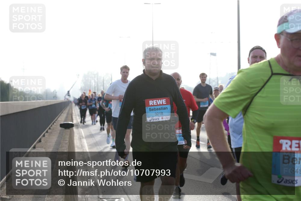 03.10.2026 - Köhlbrandbrückenlauf Jannik Wohlers http://msf.ph/oto/10707993 03.10.2026 09:27:01 Position 3 3218, 355, 349 meine-sportfotos.de
