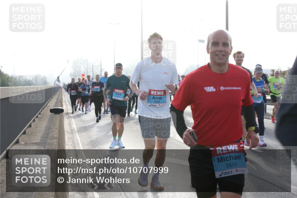 03.10.2026 - Köhlbrandbrückenlauf Jannik Wohlers http://msf.ph/oto/10707999 03.10.2026 09:27:02 Position 3 3663, 3552 meine-sportfotos.de