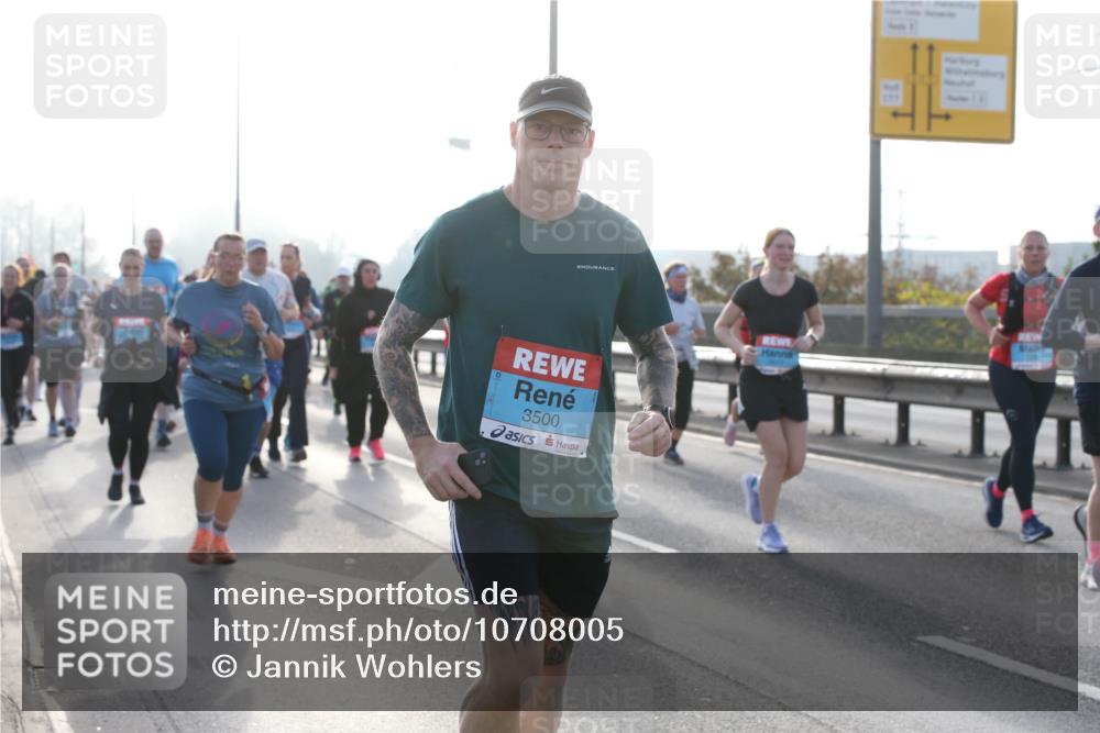 03.10.2026 - Köhlbrandbrückenlauf Jannik Wohlers http://msf.ph/oto/10708005 03.10.2026 09:27:05 Position 3 3500 meine-sportfotos.de
