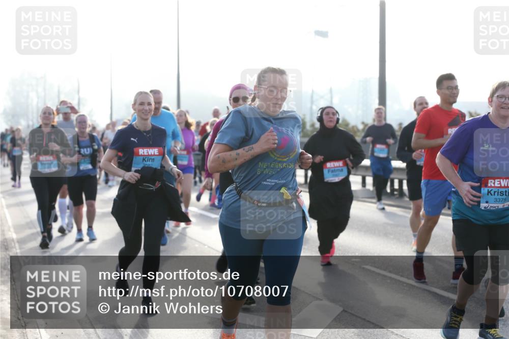 03.10.2026 - Köhlbrandbrückenlauf Jannik Wohlers http://msf.ph/oto/10708007 03.10.2026 09:27:07 Position 3 3582, 3375 meine-sportfotos.de