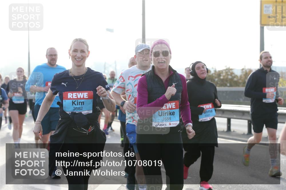 03.10.2026 - Köhlbrandbrückenlauf Jannik Wohlers http://msf.ph/oto/10708019 03.10.2026 09:27:08 Position 3 3582, 3556, 3567 meine-sportfotos.de