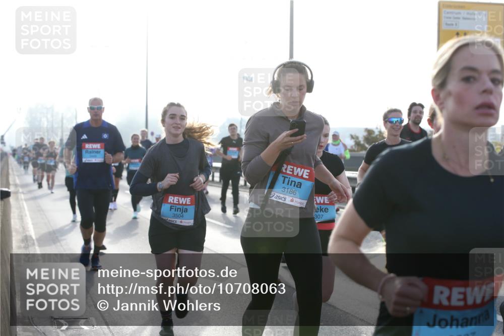 03.10.2026 - Köhlbrandbrückenlauf Jannik Wohlers http://msf.ph/oto/10708063 03.10.2026 09:27:21 Position 3 3504, 3186, 307 meine-sportfotos.de