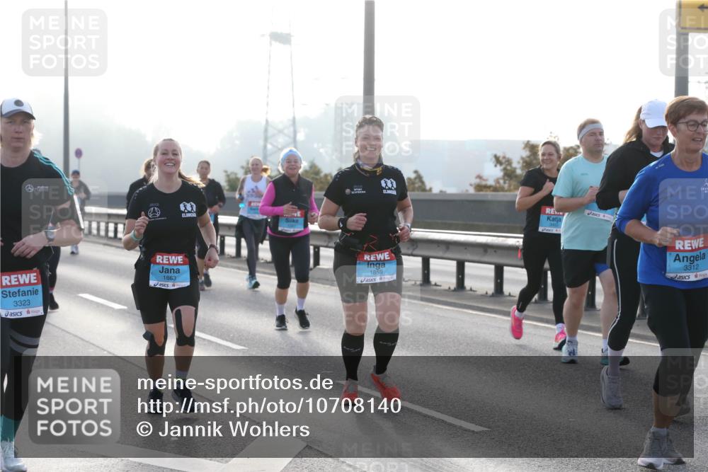 03.10.2026 - Köhlbrandbrückenlauf Jannik Wohlers http://msf.ph/oto/10708140 03.10.2026 09:27:41 Position 3 3323, 1863, 1859, 3312 meine-sportfotos.de