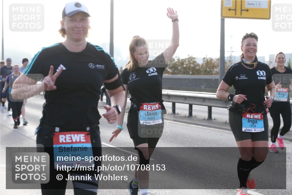 03.10.2026 - Köhlbrandbrückenlauf Jannik Wohlers http://msf.ph/oto/10708153 03.10.2026 09:27:43 Position 3 3323, 1863, 1859, 3455 meine-sportfotos.de