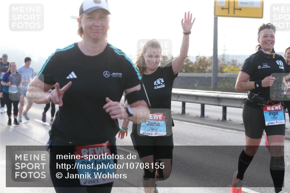 03.10.2026 - Köhlbrandbrückenlauf Jannik Wohlers http://msf.ph/oto/10708155 03.10.2026 09:27:43 Position 3 3323, 1863, 1859 meine-sportfotos.de