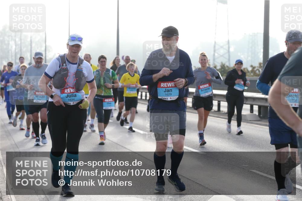 03.10.2026 - Köhlbrandbrückenlauf Jannik Wohlers http://msf.ph/oto/10708179 03.10.2026 09:27:48 Position 3 1634, 1629, 1658 meine-sportfotos.de
