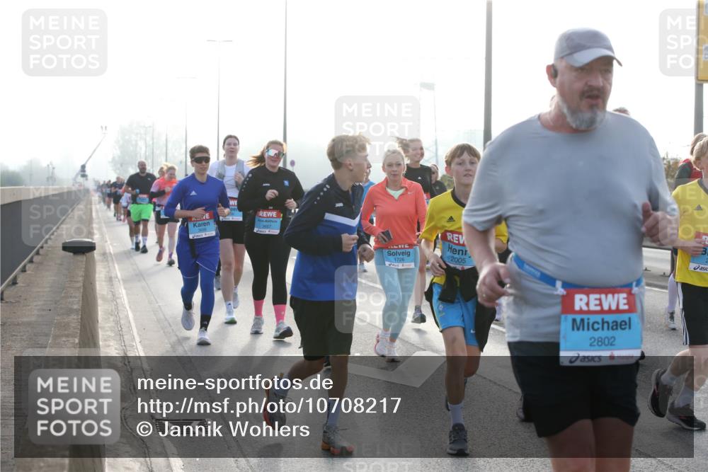 03.10.2026 - Köhlbrandbrückenlauf Jannik Wohlers http://msf.ph/oto/10708217 03.10.2026 09:27:56 Position 3 1726, 2005, 2802 meine-sportfotos.de