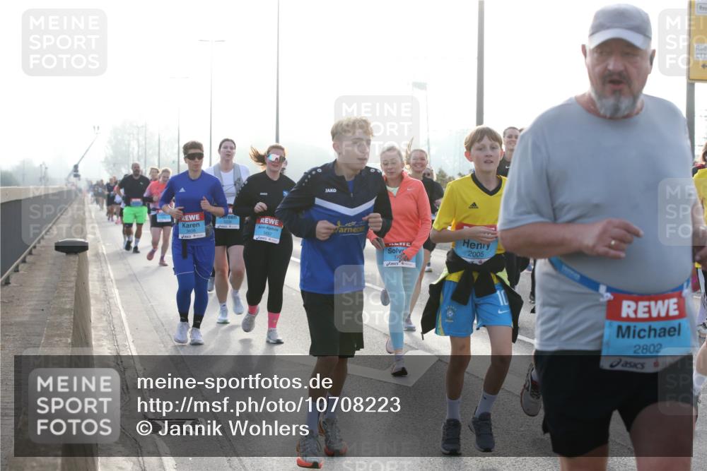 03.10.2026 - Köhlbrandbrückenlauf Jannik Wohlers http://msf.ph/oto/10708223 03.10.2026 09:27:56 Position 3 12, 2005, 2802 meine-sportfotos.de