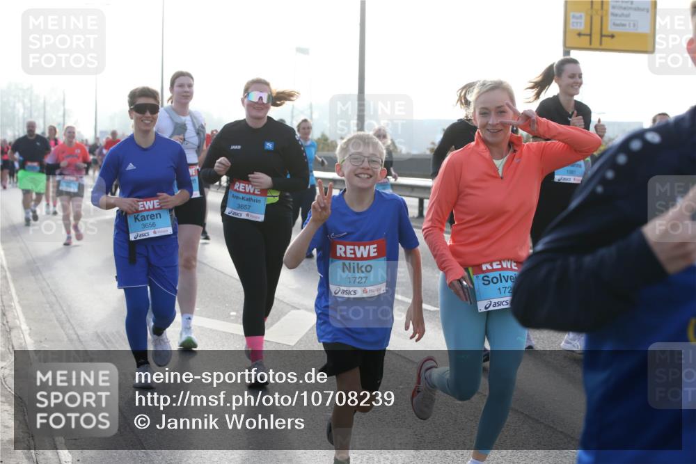 03.10.2026 - Köhlbrandbrückenlauf Jannik Wohlers http://msf.ph/oto/10708239 03.10.2026 09:27:58 Position 3 3656, 3657, 36, 1727, 172, 1981 meine-sportfotos.de