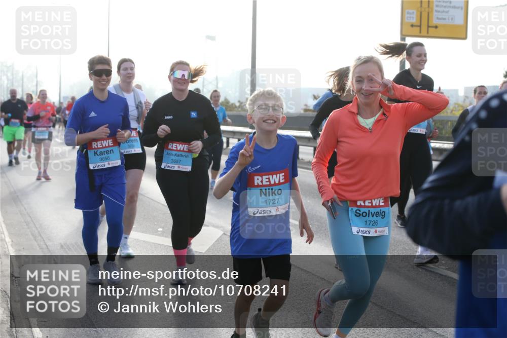 03.10.2026 - Köhlbrandbrückenlauf Jannik Wohlers http://msf.ph/oto/10708241 03.10.2026 09:27:58 Position 3 3656, 323, 3657, 1727, 1726 meine-sportfotos.de