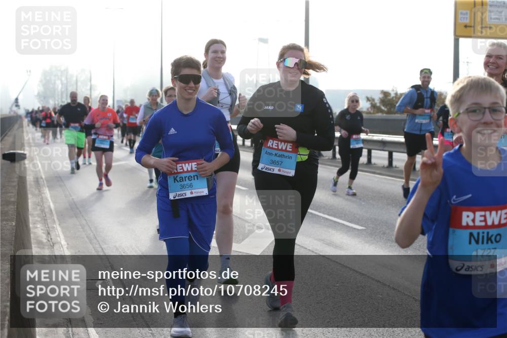 03.10.2026 - Köhlbrandbrückenlauf Jannik Wohlers http://msf.ph/oto/10708245 03.10.2026 09:27:59 Position 3 3656, 3657, 1727 meine-sportfotos.de