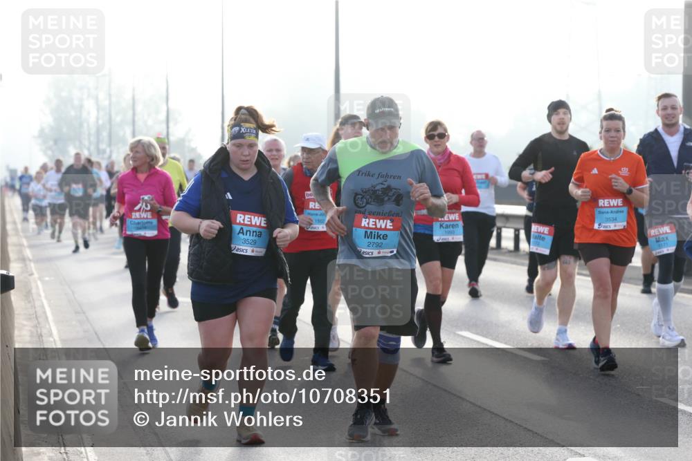 03.10.2026 - Köhlbrandbrückenlauf Jannik Wohlers http://msf.ph/oto/10708351 03.10.2026 09:28:26 Position 3 3529, 1502, 2792, 8, 1993, 3534, 1171 meine-sportfotos.de
