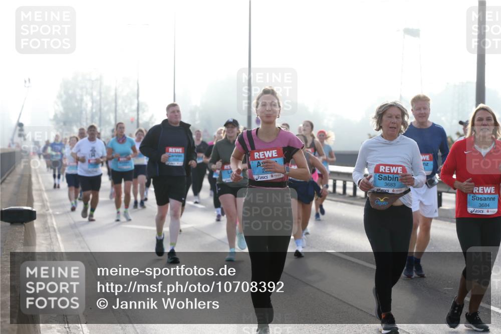 03.10.2026 - Köhlbrandbrückenlauf Jannik Wohlers http://msf.ph/oto/10708392 03.10.2026 09:28:37 Position 3 3683, 3684 meine-sportfotos.de